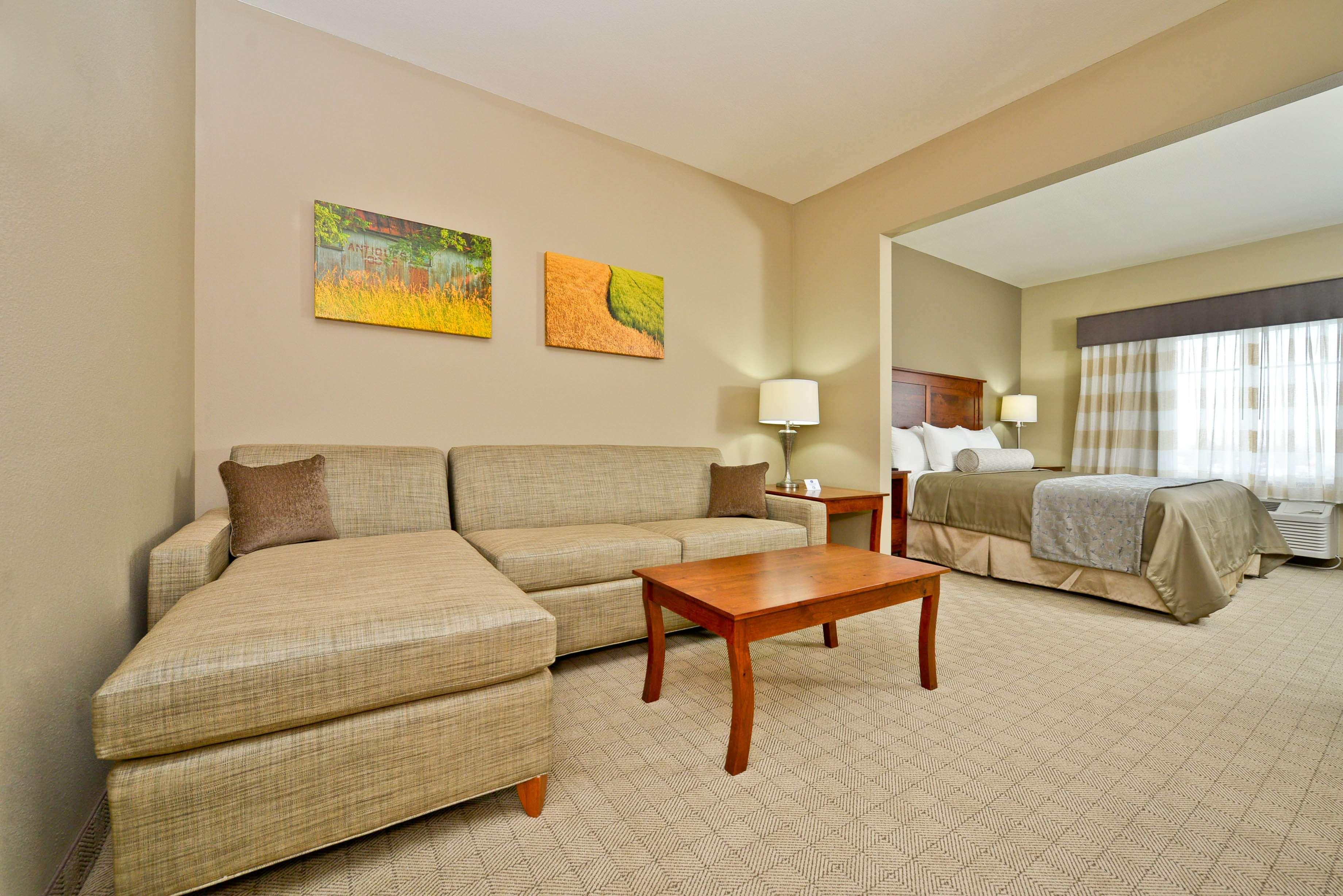 Best Western Plus Green Mill Village Hotel & Suites Arcola Экстерьер фото