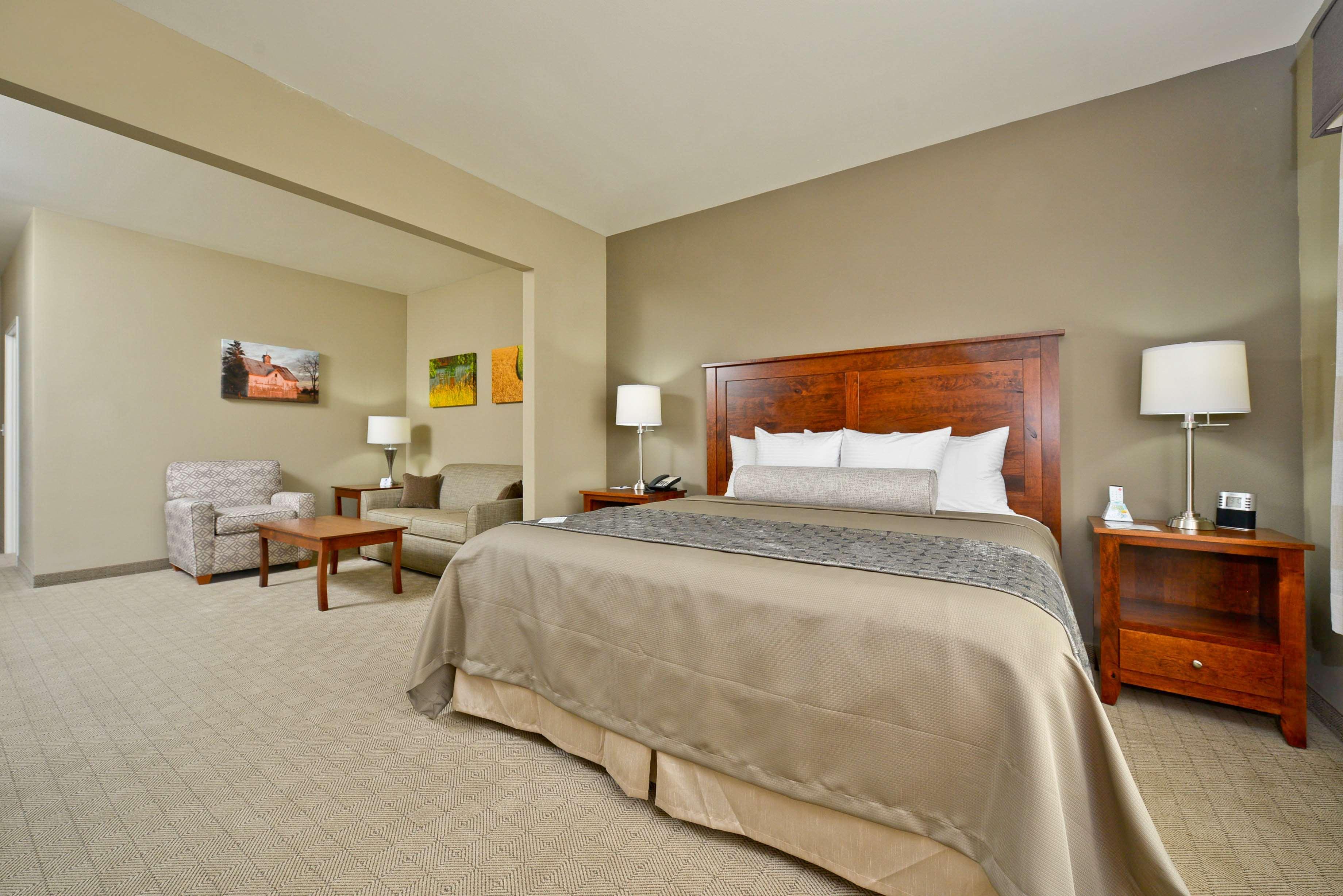 Best Western Plus Green Mill Village Hotel & Suites Arcola Экстерьер фото