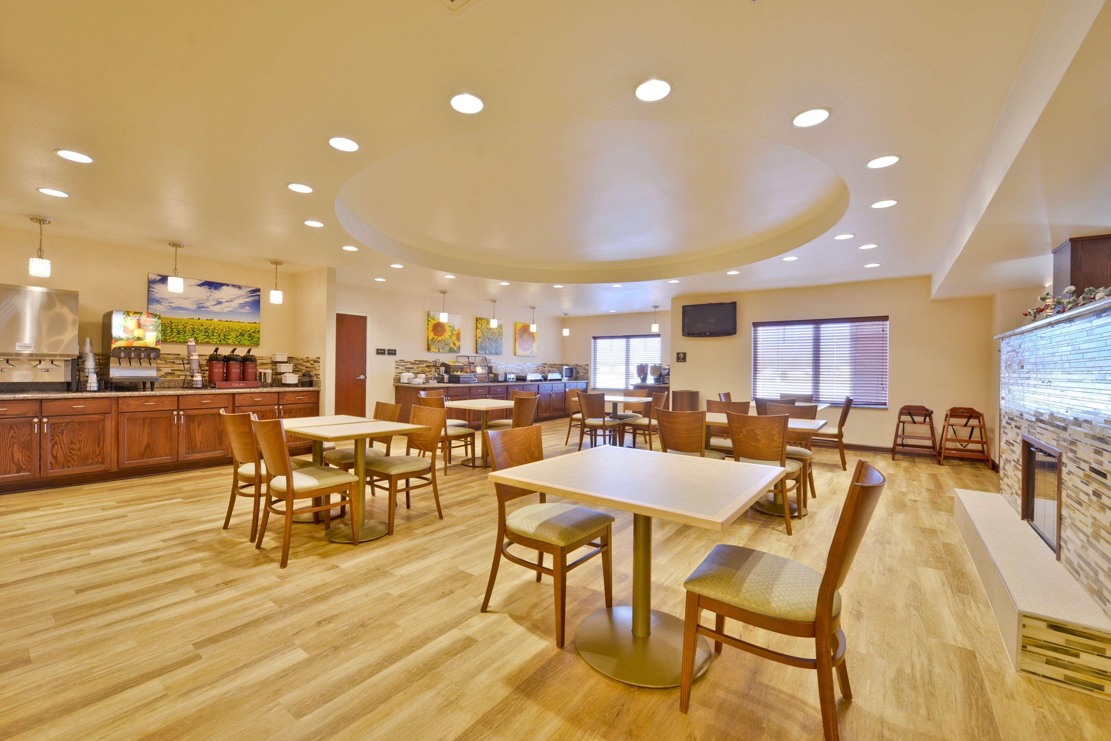 Best Western Plus Green Mill Village Hotel & Suites Arcola Экстерьер фото