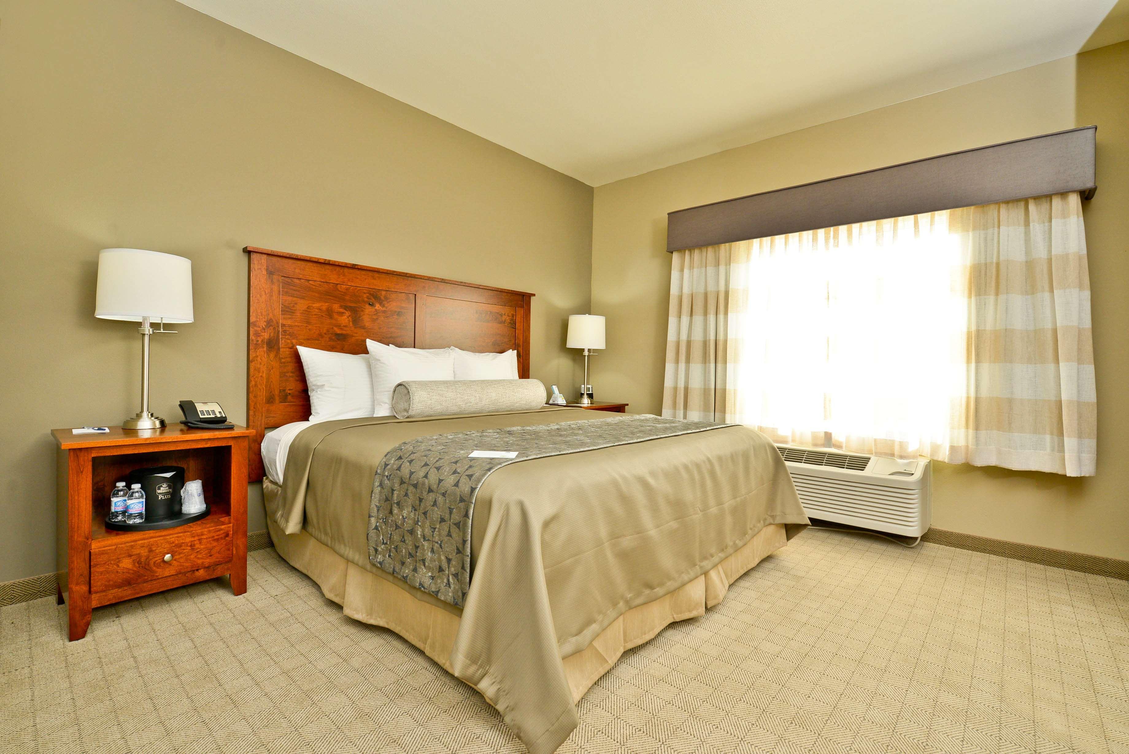 Best Western Plus Green Mill Village Hotel & Suites Arcola Экстерьер фото