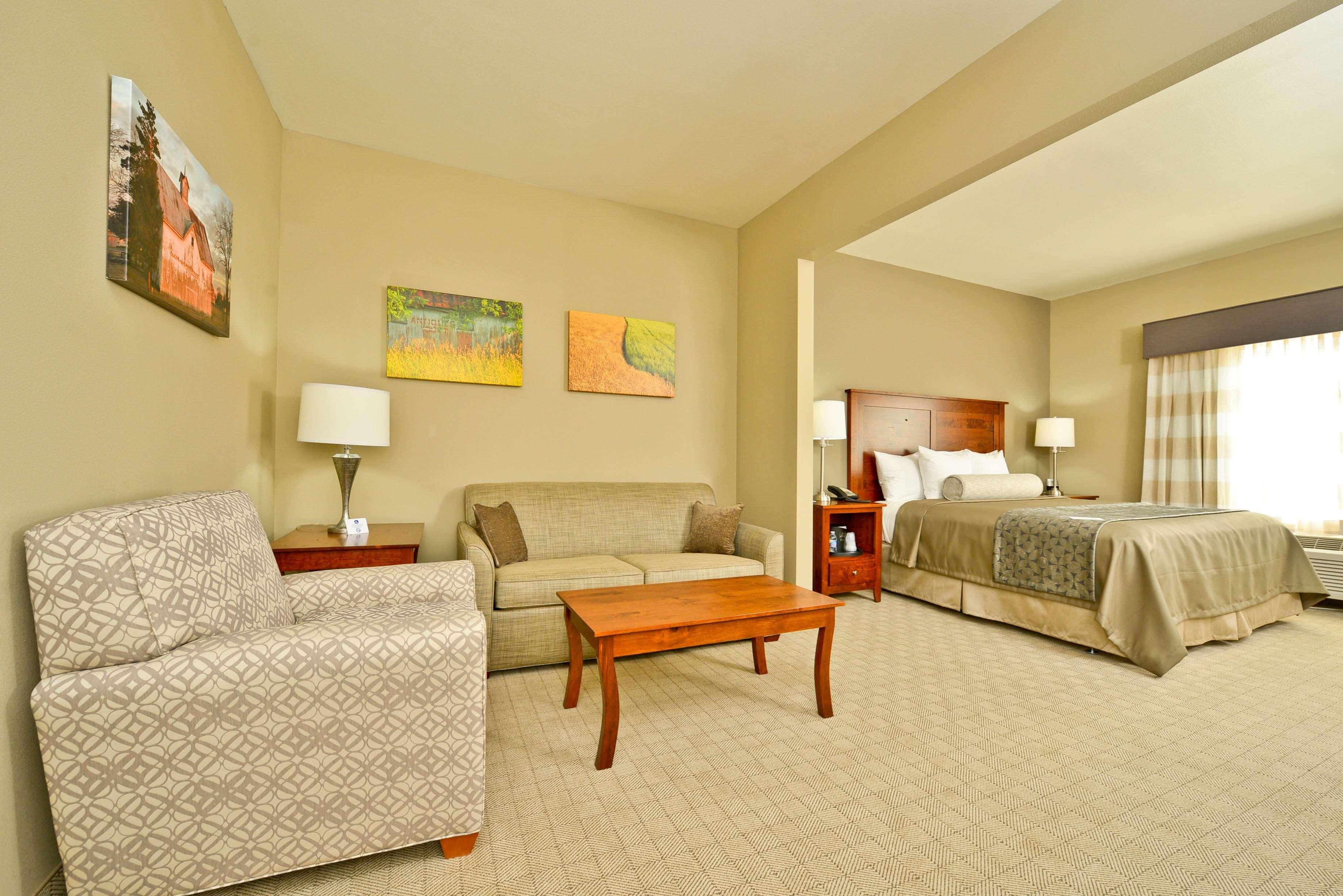 Best Western Plus Green Mill Village Hotel & Suites Arcola Экстерьер фото