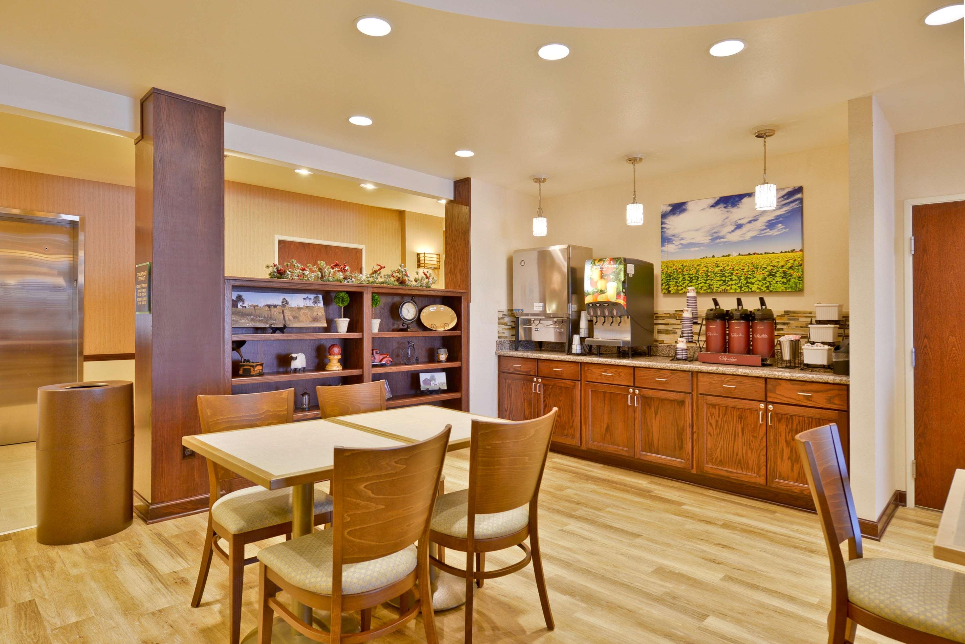 Best Western Plus Green Mill Village Hotel & Suites Arcola Экстерьер фото