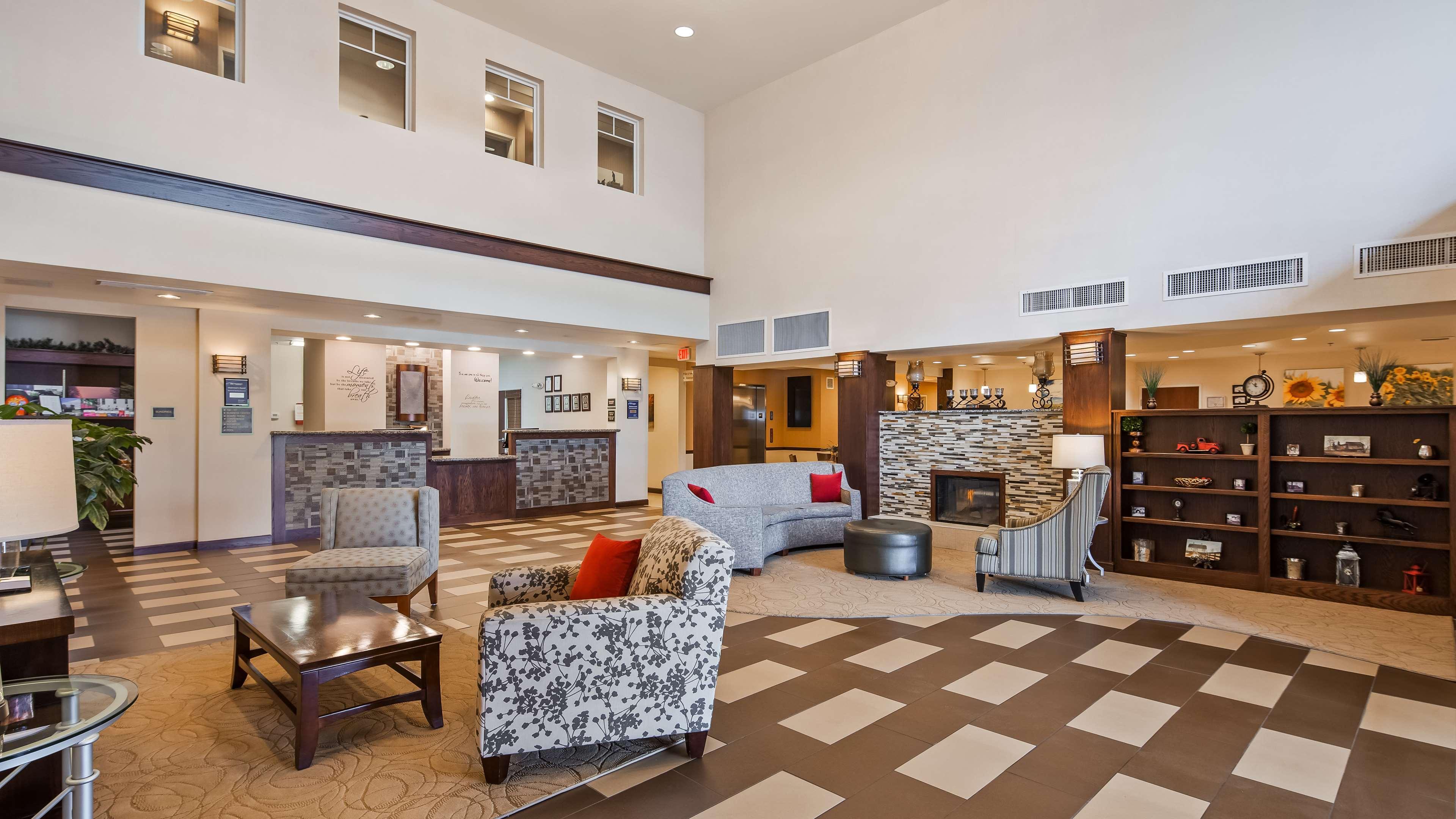 Best Western Plus Green Mill Village Hotel & Suites Arcola Экстерьер фото
