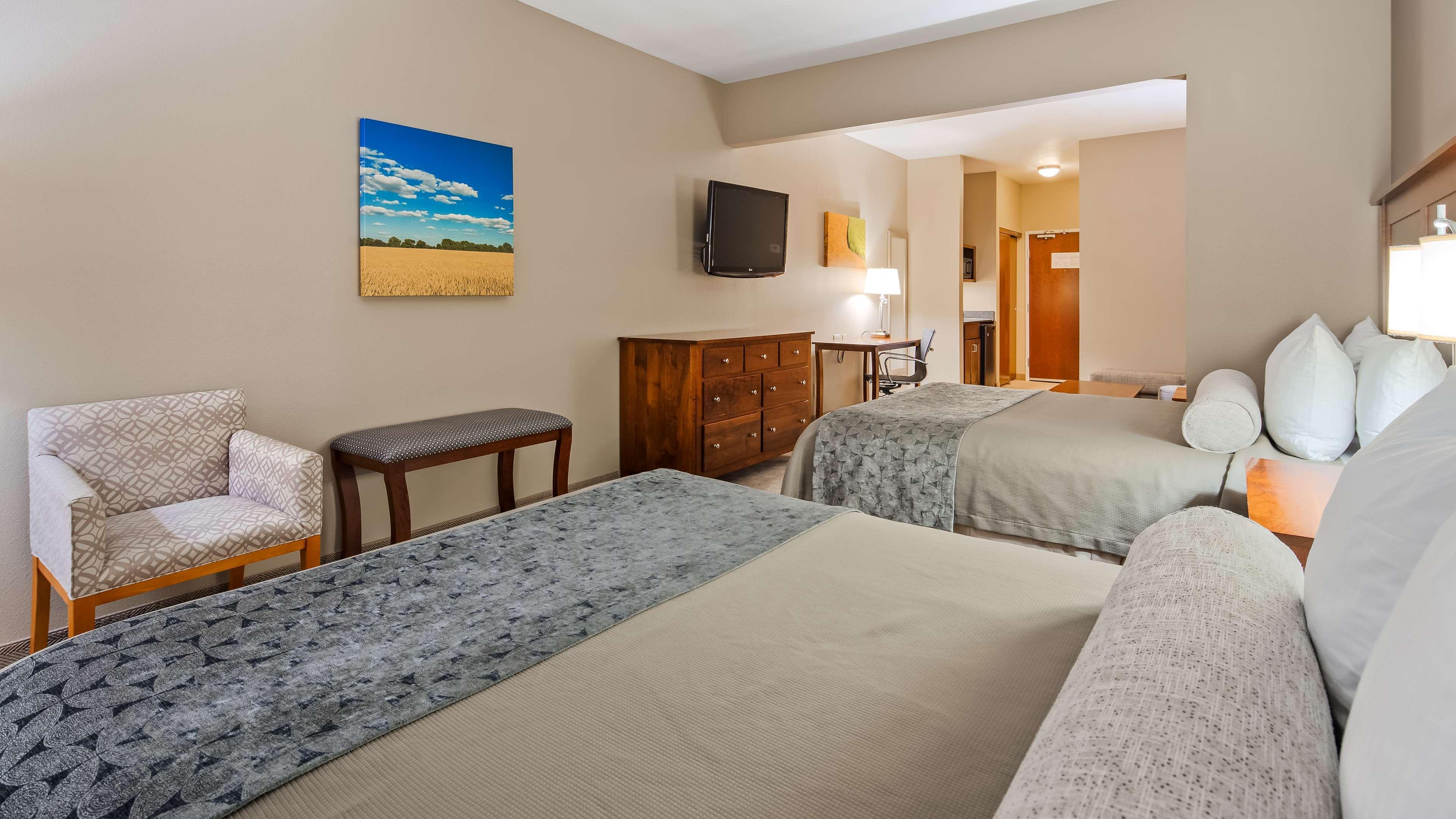 Best Western Plus Green Mill Village Hotel & Suites Arcola Экстерьер фото