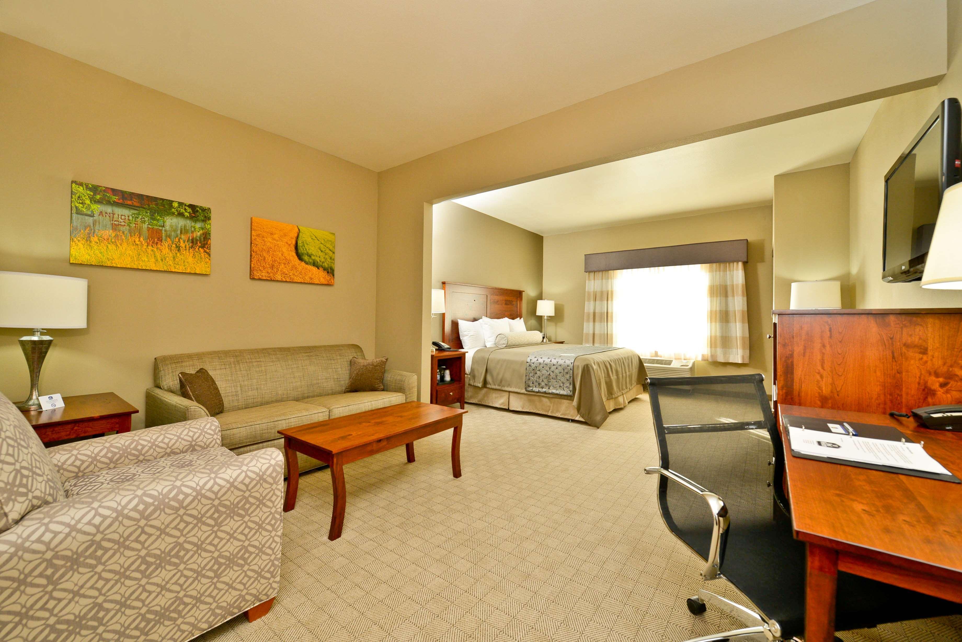 Best Western Plus Green Mill Village Hotel & Suites Arcola Экстерьер фото