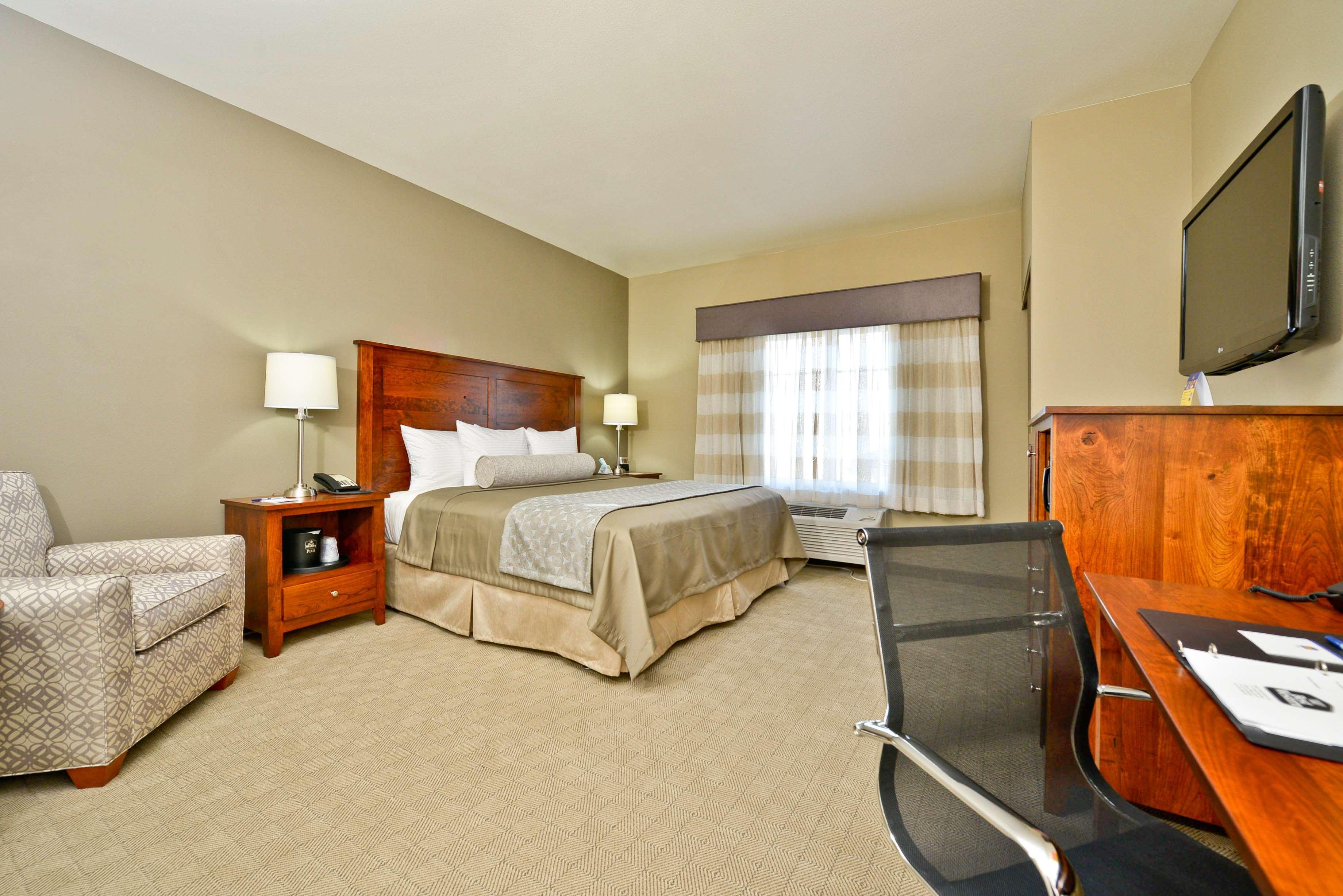 Best Western Plus Green Mill Village Hotel & Suites Arcola Экстерьер фото