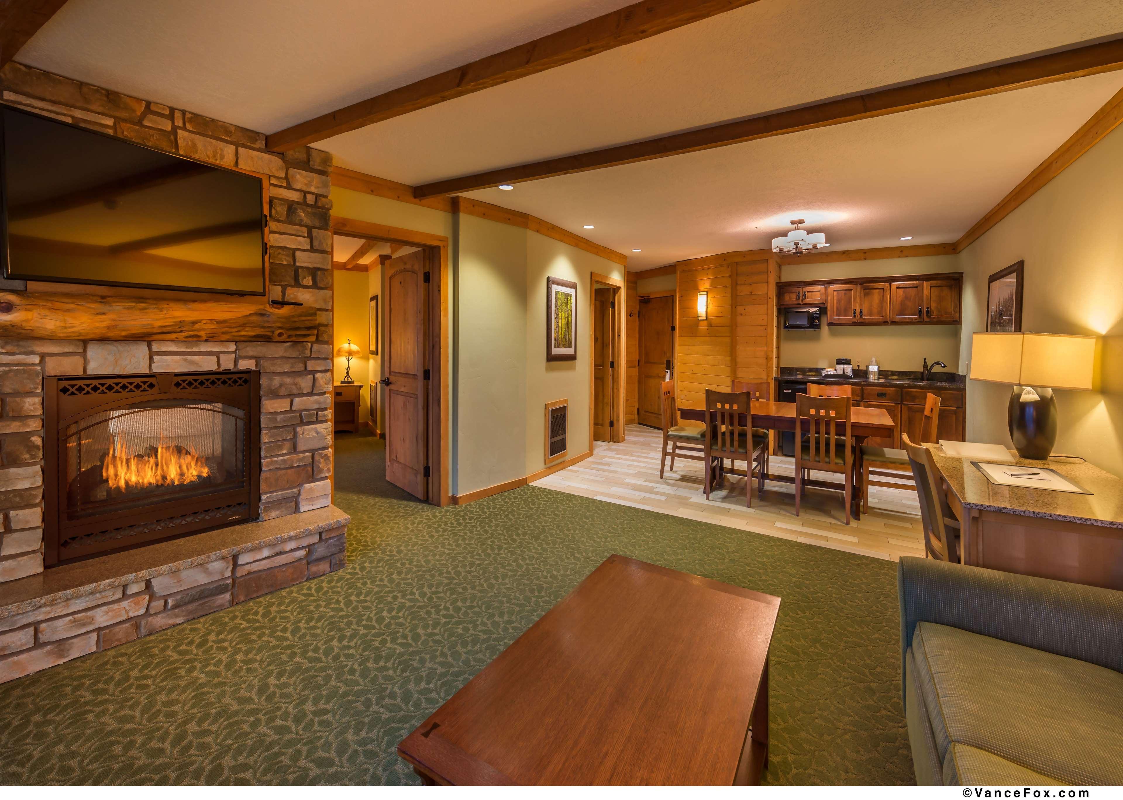 Best Western Plus Green Mill Village Hotel & Suites Arcola Экстерьер фото