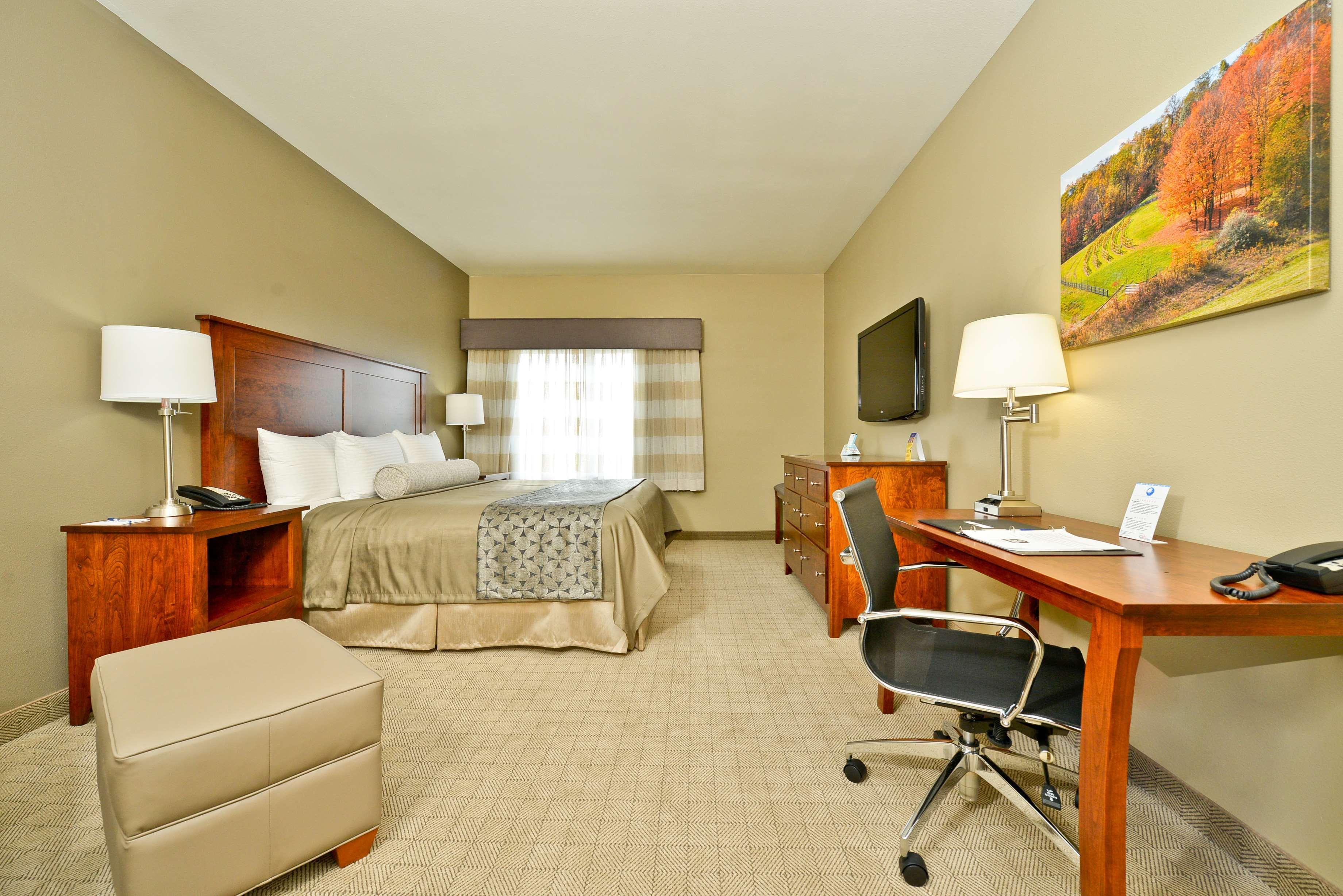 Best Western Plus Green Mill Village Hotel & Suites Arcola Экстерьер фото