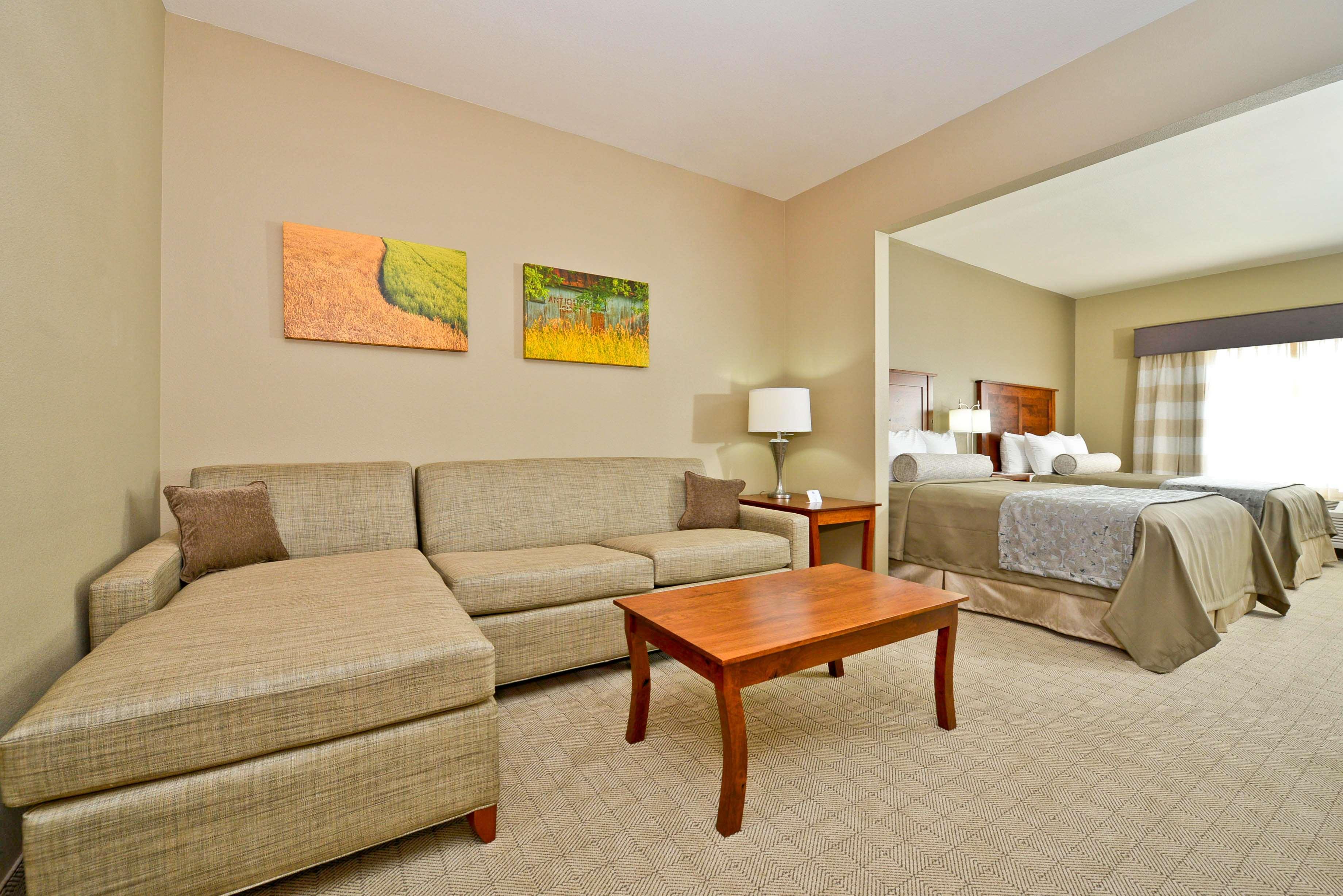 Best Western Plus Green Mill Village Hotel & Suites Arcola Экстерьер фото