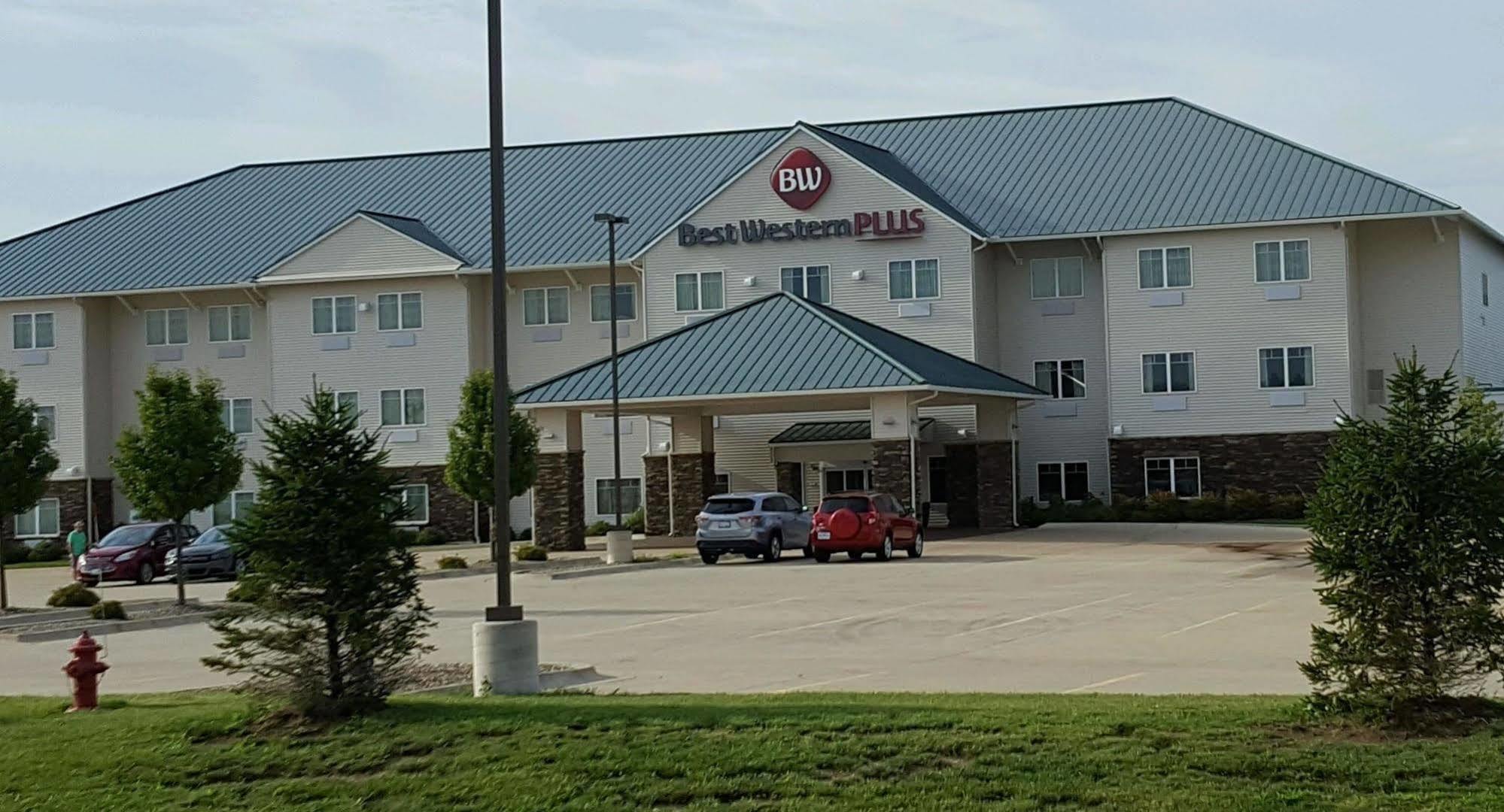 Best Western Plus Green Mill Village Hotel & Suites Arcola Экстерьер фото